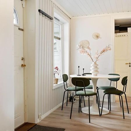 Central Apartment With Balcony, Self-Check In & Private Entrance Берген Екстер'єр фото