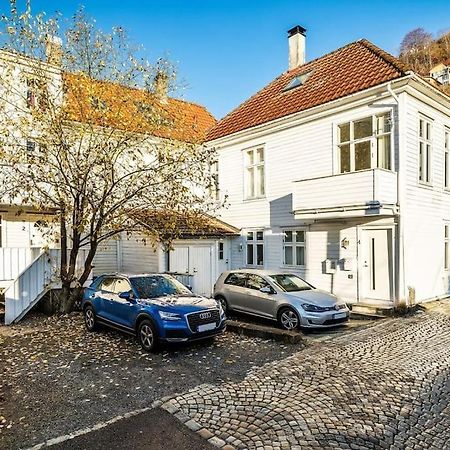 Central Apartment With Balcony, Self-Check In & Private Entrance Берген Екстер'єр фото