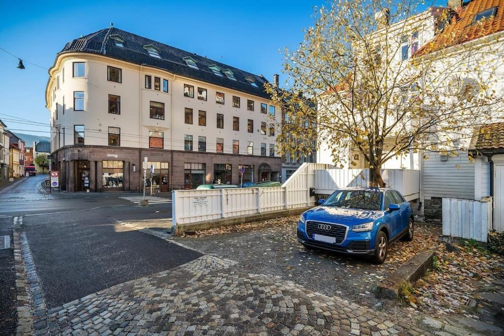 Central Apartment With Balcony, Self-Check In & Private Entrance Берген Екстер'єр фото