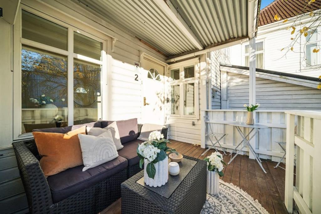 Central Apartment With Balcony, Self-Check In & Private Entrance Берген Екстер'єр фото