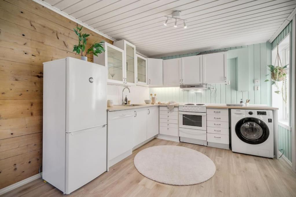 Central Apartment With Balcony, Self-Check In & Private Entrance Берген Екстер'єр фото